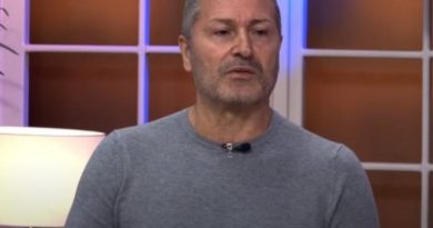“LUNA JOJ NIJE NI DO KOLJENA” Ovako izgleda kćerka Đoleta Đoganija, ZAVRŠILA JE FAKULTET, a tek da vidite kako izgleda “LUNA JOJ NIJE NI DO KOLJENA” Ovako izgleda kćerka Đoleta Đoganija, ZAVRŠILA JE FAKULTET, a tek da vidite kako izgleda