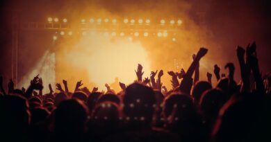 Thompsonov koncert u Zagrebu završio pjesmom “Lijepa li si”: Evociranje emocija, ali i kontroverzi