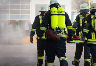 Dramatični trenutci u Mostaru: Veliki požar na Fortici još aktivan, povrijeđen vatrogasac – pogledajte detalje i upozorenja