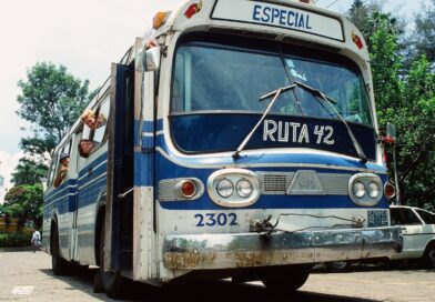 Teška saobraćajna nesreća kod Sremske Mitrovice: Prevrnuo se autobus, najmanje dvoje poginulih