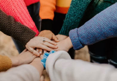 Priča o ljubavi i predrasudama u komšiluku Priča o ljubavi i predrasudama u komšiluku
