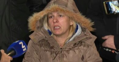 Majka stradalog Stefana Hrke nastavila štrajk glađu: Nakon pogoršanja zdravlja primljena u bolnicu, pa vraćena ispred Skupštine