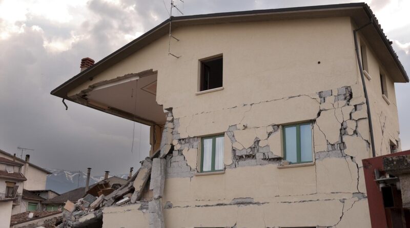 Zemljotres pogodio Hercegovinu: Šta je poznato o podrhtavanju tla i kako reagovati u ovakvim situacijama Zemljotres pogodio Hercegovinu: Šta je poznato o podrhtavanju tla i kako reagovati u ovakvim situacijama