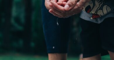 Značenje Narukvica za Gležanj: Istorija, Stil i Simbolika