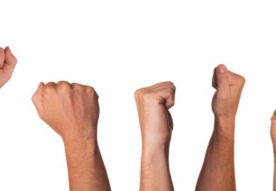 Snežana Đurišić zakazala obraćanje javnosti nakon napada na sina: Šta je poznato o slučaju i koji su naredni koraci Snežana Đurišić zakazala obraćanje javnosti nakon napada na sina: Šta je poznato o slučaju i koji su naredni koraci