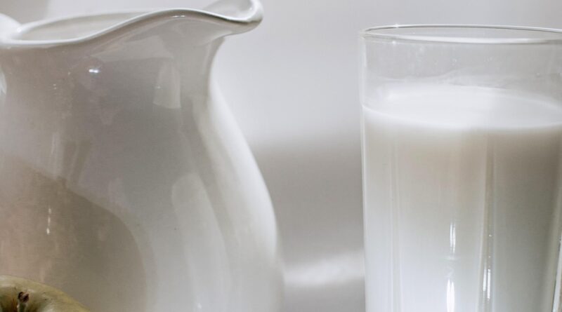 Mleko sa belim lukom za bol u leđima: Narodni recept i šta treba da znate Mleko sa belim lukom za bol u leđima: Narodni recept i šta treba da znate