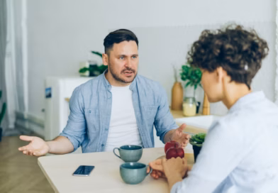 Kada porodica previše utiče na brak: važnost postavljanja zdravih granica