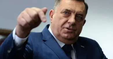 Gorivo skuplje, građani na udaru: Politički sukob oko akciza i „kolone iz Srbije“