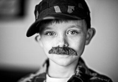 Mali dečak u praznom parku i lekcija o ljudskosti: Kako jedan trenutak pažnje može promeniti život