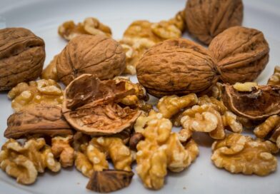 Zašto bi orasi trebalo da budu deo ishrane svake žene: prirodna podrška zdravlju kroz sve životne faze