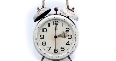 Počinje ljetno računanje vremena: kada pomjeramo sat i kako se lakše prilagoditi