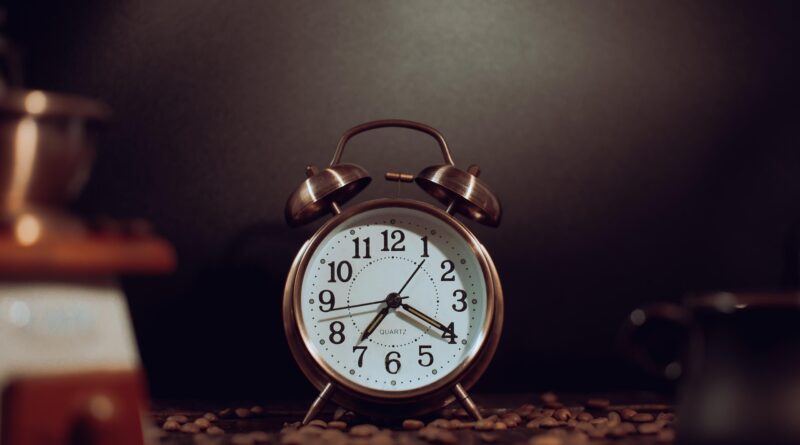 Kada se pomera sat u martu 2026: Sve što treba da znate o letnjem računanju vremena