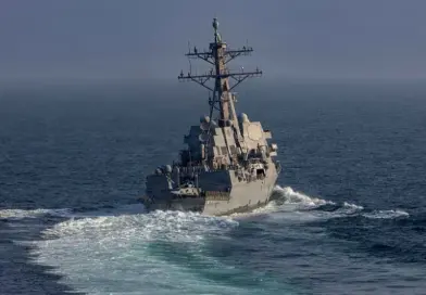 Napetosti kod Hormuza: Suprotne tvrdnje SAD-a i Irana o kretanju razarača