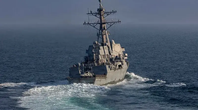 Napetosti kod Hormuza: Suprotne tvrdnje SAD-a i Irana o kretanju razarača