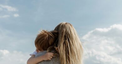 Zašto sinovi zaboravljaju majke kada se ožene: psihološko objašnjenje koje razbija predrasude