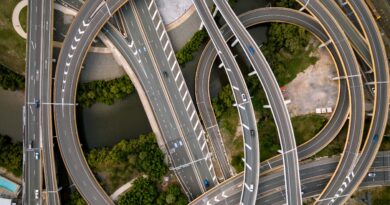 Kako pravilno voziti u kružnom toku: jednostavna pravila koja sprečavaju greške i kazne