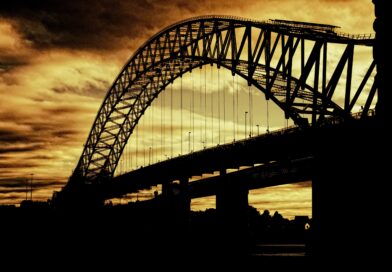 Zračni napadi pogodili ključnu infrastrukturu: Oštećen najviši most u Iranu