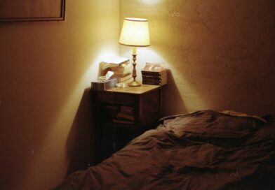 Kada intuicija upozorava: priča o poverenju, granicama i skrivenoj istini u porodici