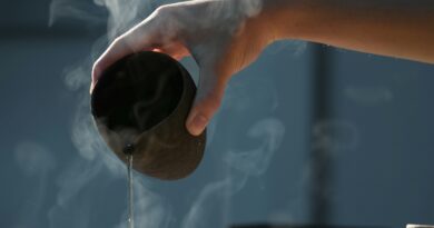 Čaj od orahovih pregrada: šta zaista može pomoći vašem srcu i kako ga pravilno koristiti