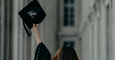 Sa 62 Godine Konačno Sam Diplomirala: Osoba Koja Me Je Čekala Nakon Svečanosti Promenila Mi Je Život