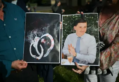 Osamnaestogodišnji Henri Novak greškom je uhapšen dok je umirao na ulici