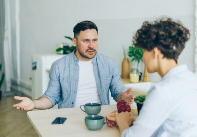 Nakon javnog poniženja od strane supruga, jedan telefonski poziv promijenio je tok cijele priče Nakon javnog poniženja od strane supruga, jedan telefonski poziv promijenio je tok cijele priče