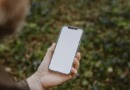 Prodala sam porodičnu kuću da pomognem mužu da ostvari san, a onda sam slučajno uzela njegov telefon i otkrila da planira novi život sa drugom ženom