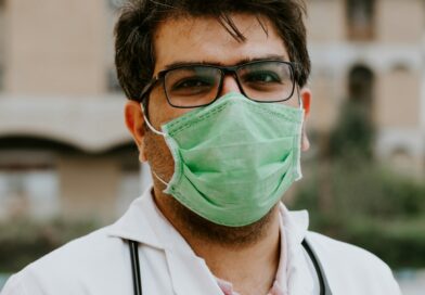 Tinitus i zujanje u ušima: uzroci, značenje simptoma i kako ga ublažiti Tinitus i zujanje u ušima: uzroci, značenje simptoma i kako ga ublažiti