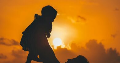 Skrivena istina uhvaćena kamerom: kako je tiha udaljenost u porodici postala alarm za emocionalno zanemarivanje