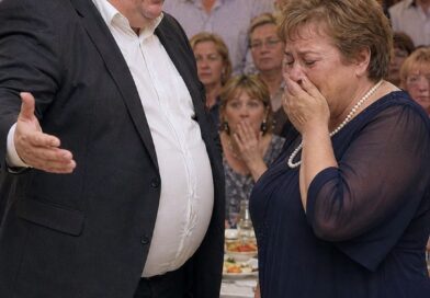 Nakon 30 godina braka javno je ponizio suprugu pred svima, ali njen odgovor promijenio je atmosferu u cijeloj sali Nakon 30 godina braka javno je ponizio suprugu pred svima, ali njen odgovor promijenio je atmosferu u cijeloj sali