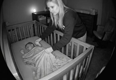 Na baby monitoru ugledala nepoznatu ženu pored svog sina: Tek kasnije je saznala zašto je bila u njihovoj kući