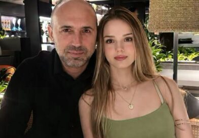 Emily je 22 godine verovala da poznaje istinu o svom ocu, a onda je otvorila smeđu kovertu